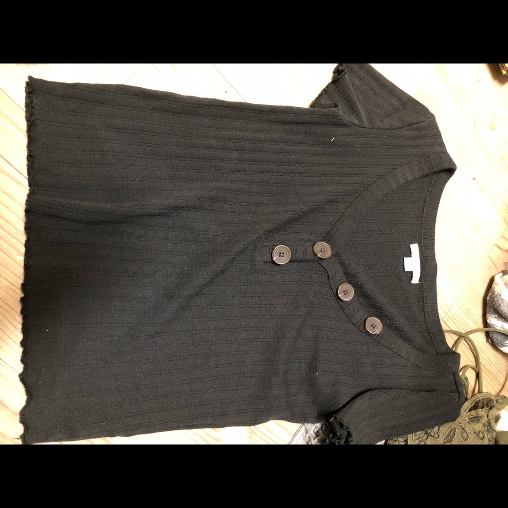 American Eagle Women’s Cropped shirt
